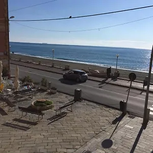  Appartamento Piazza Buccelli A 10 Mt Dal Mare